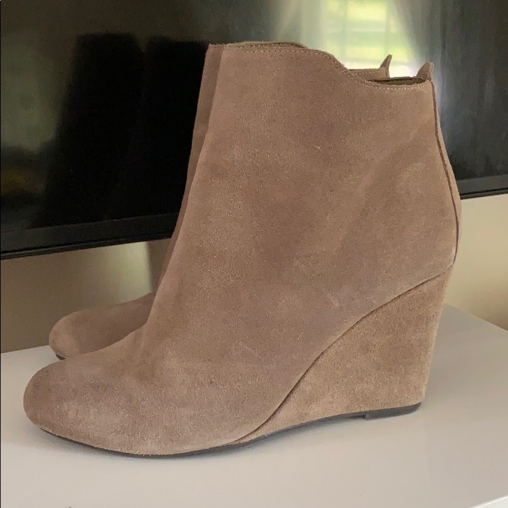 Dolce Vita suede heeled bootie